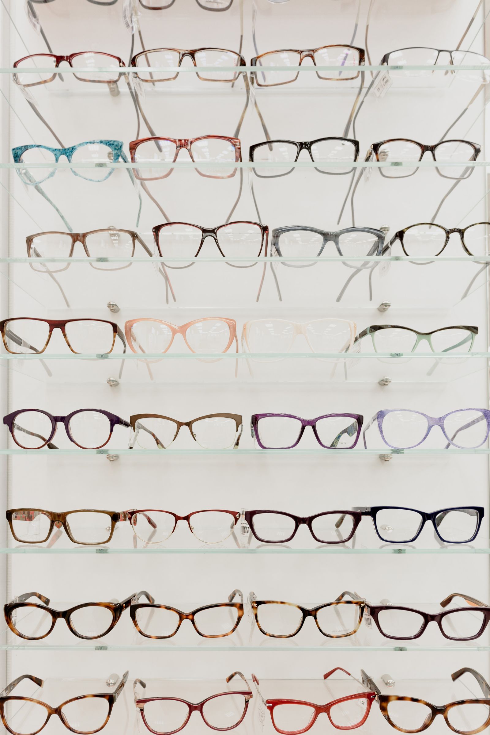 Eyeglasses with optical lenses arranged on display shelves